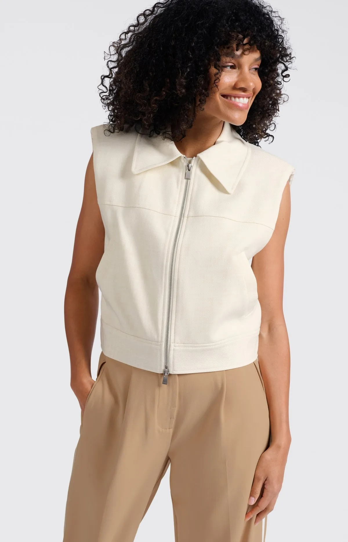 Yaya 02-00104-504 sleeveless cropped jacket sand